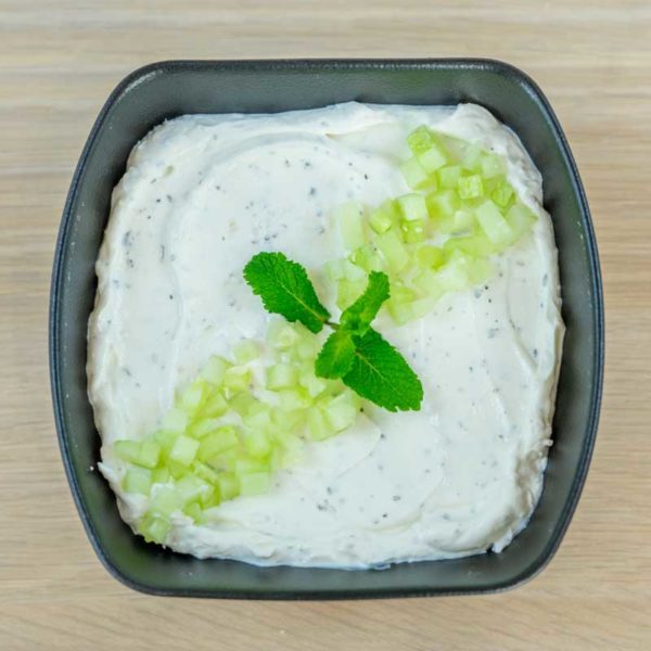 Djadjik : fromage blanc à la menthe, à l’ail et au concombre