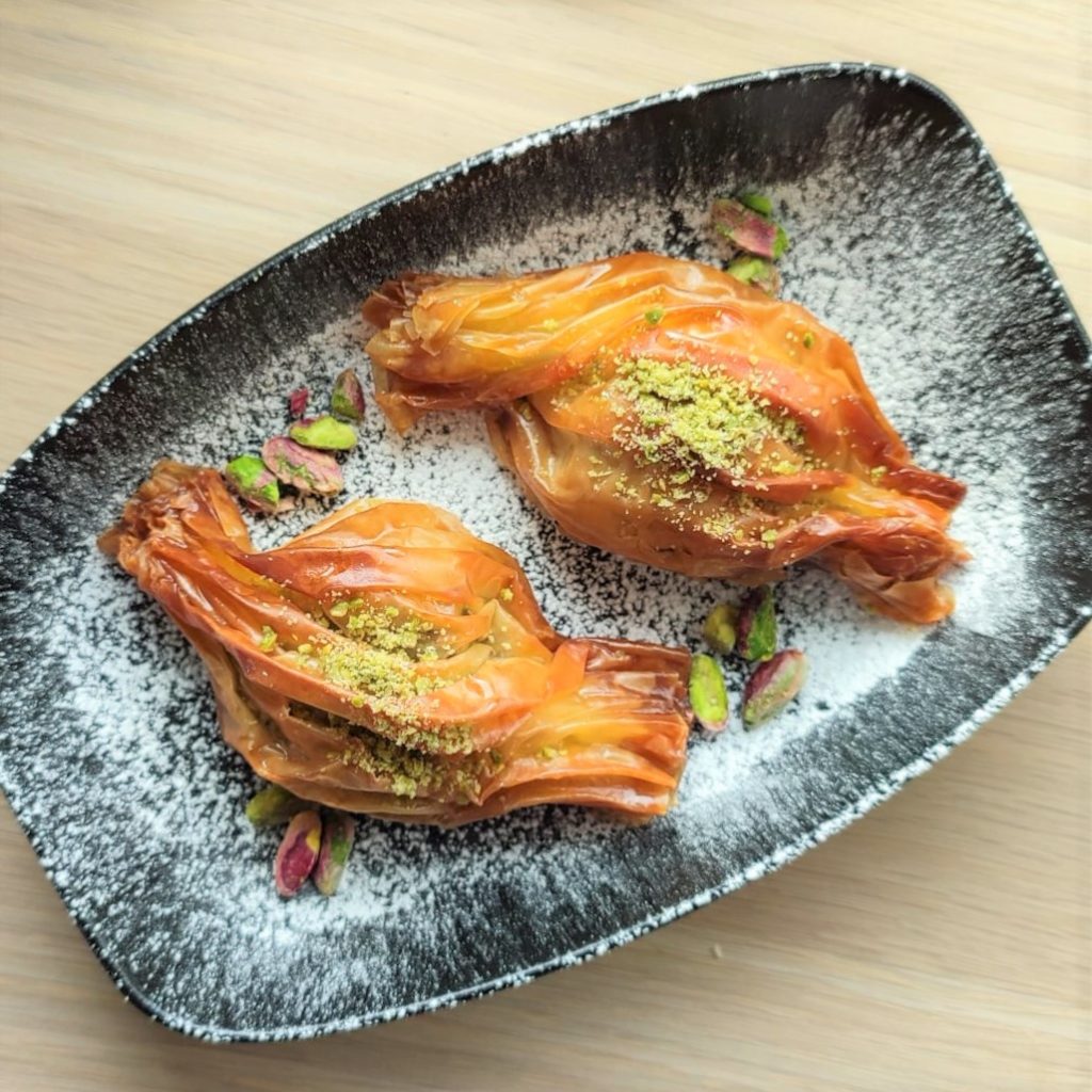 Paklava pistache : Pâte feuilletée à la pistache et sirop de sucre